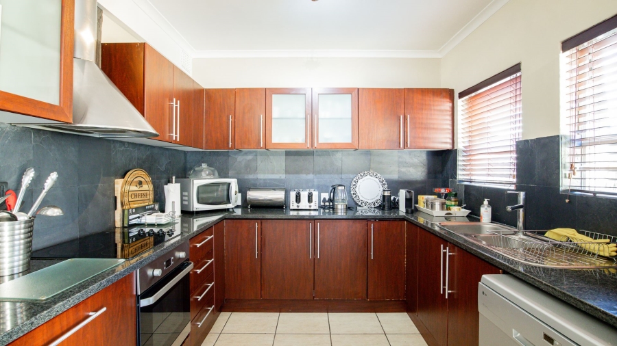To Let 3 Bedroom Property for Rent in Claremont Upper Western Cape
